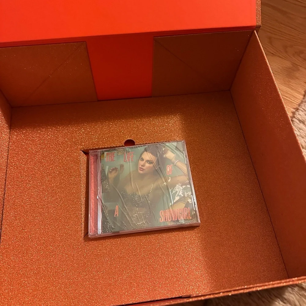 Taylor Swift The Life of a Showgirl Box & Sweater & CD - Picture 3 of 6